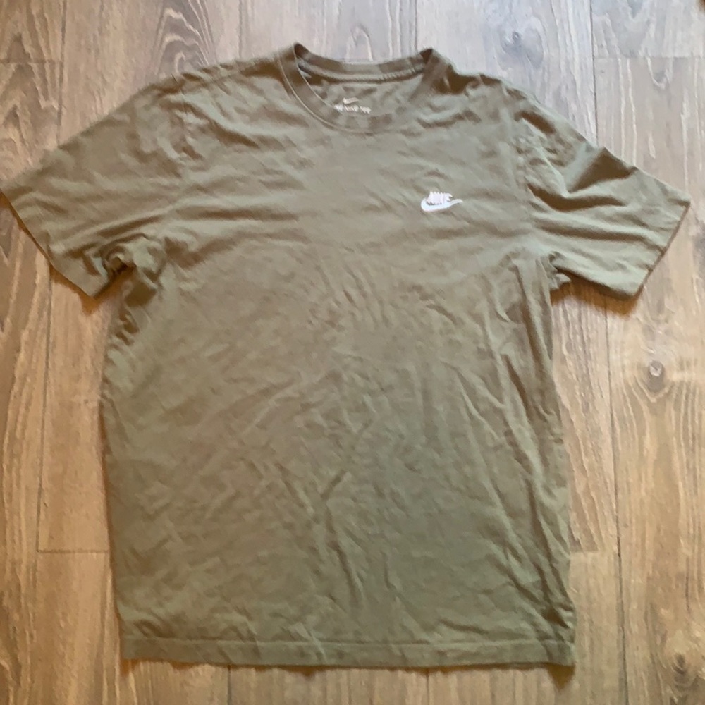 nike t shirt